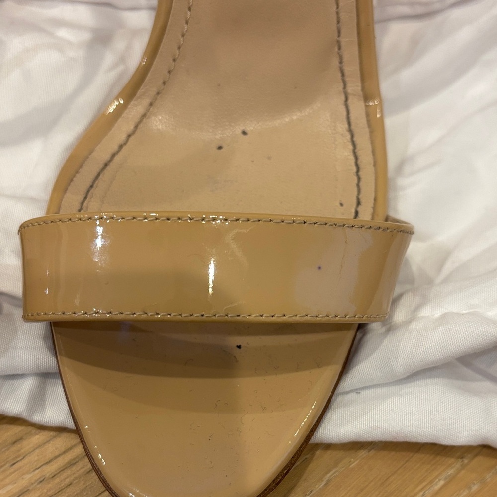 Manolo Blahnik Chaos Nude Patent Leather Heels - Picture 2 of 6